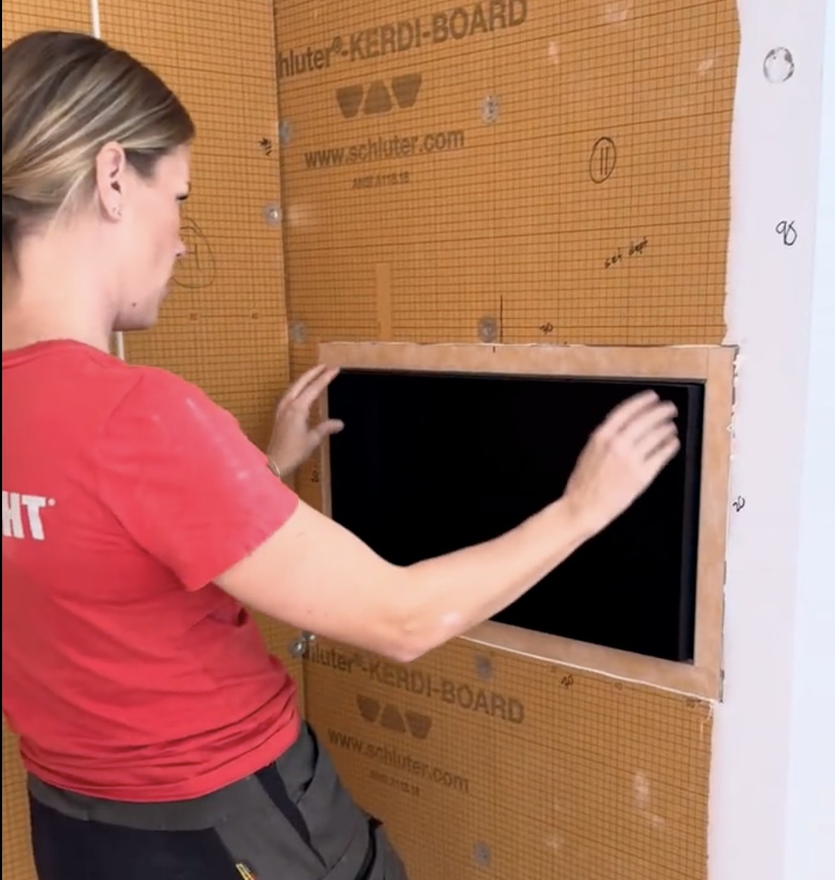 Schluter®-DESIGN-NICHE install