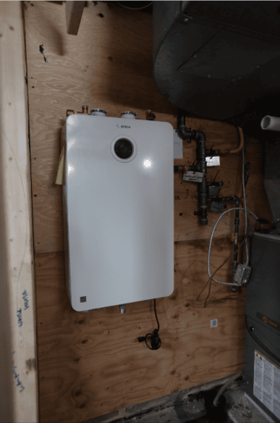 Bosch Greentherm-9900i-SE Tankless Water Heater installed on Holmes Family Rescue job site.