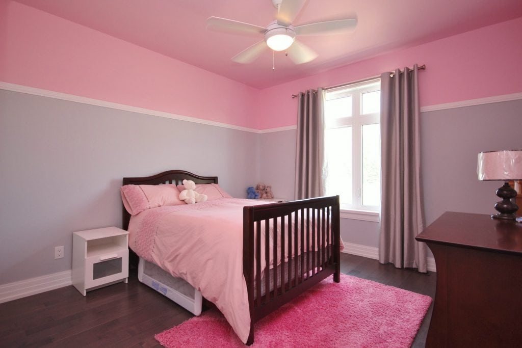 picture of a cute pink bedroom