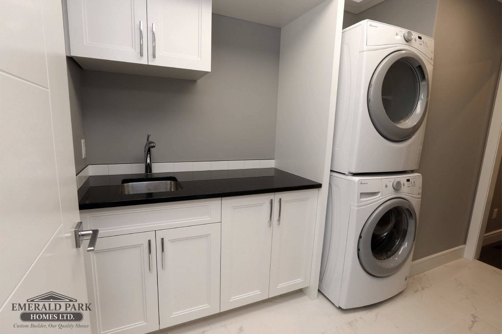 Laundry Room by Emerald Park Homes, Holmes Approved Homes Builder