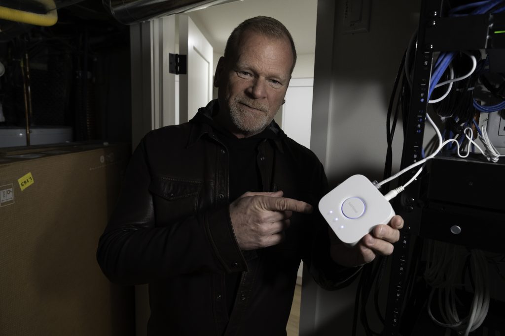 Mike Holmes and Philips Hue Bridge - smart lighting solutions for your home