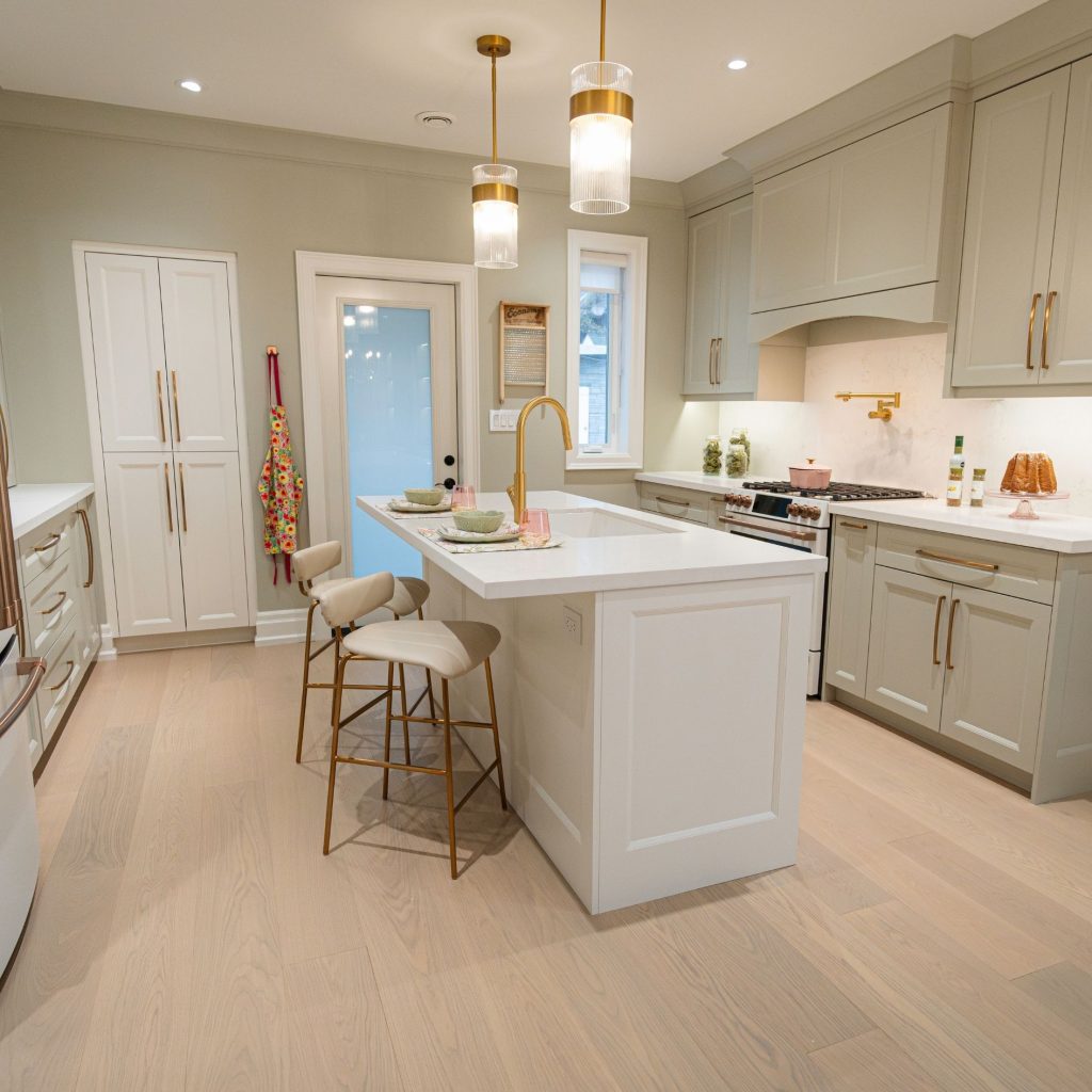 HolmesOnHomes-BuildingALegacy_Episode4_Twelve Oaks Flooring_1