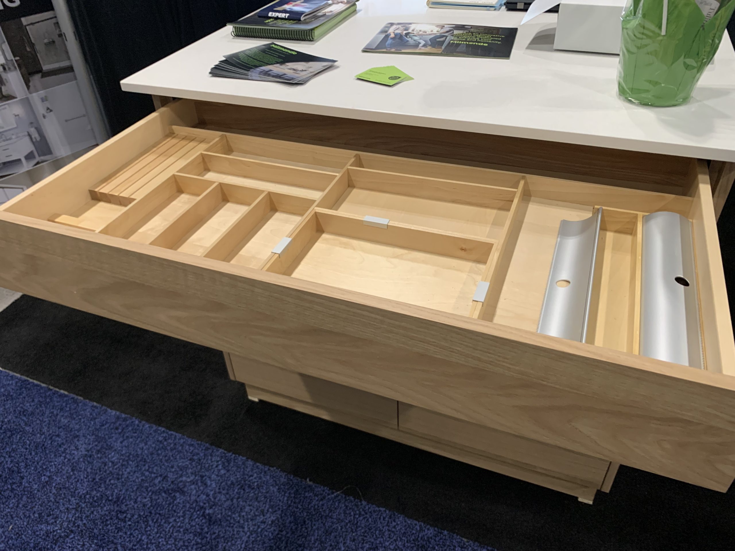 Image of a neatly organized kitchen drawer featuring Milmonde’s adjustable wooden drawer organizers, holding cutlery and utensils in various compartments. The layout is clean, customizable, and visually appealing, with additional sections for foil and plastic wrap.